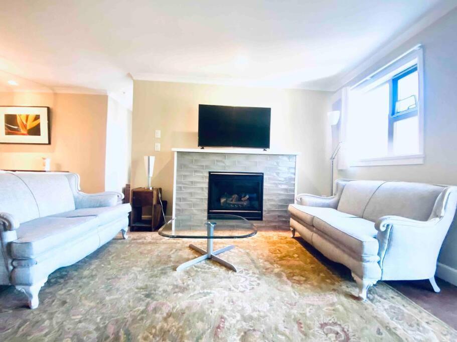 Amazing Location 2 Bedroom Minutes From Downtown Βικτώρια Εξωτερικό φωτογραφία