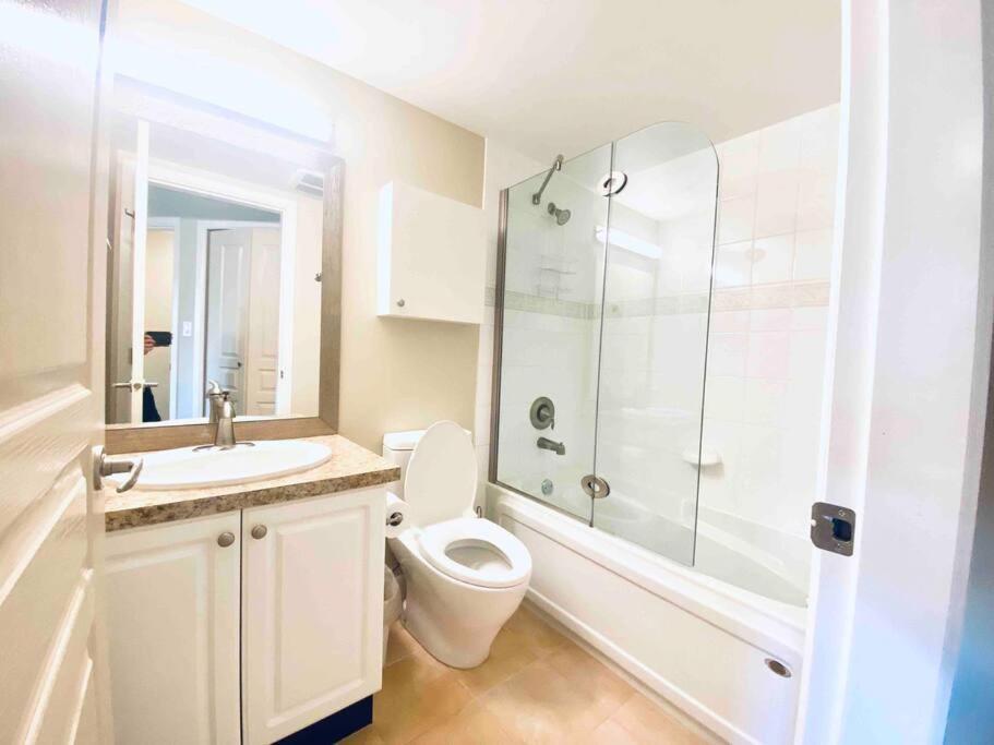 Amazing Location 2 Bedroom Minutes From Downtown Βικτώρια Εξωτερικό φωτογραφία