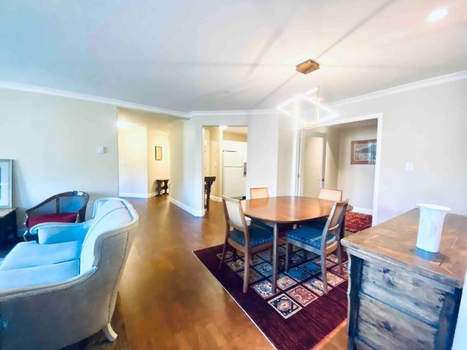 Amazing Location 2 Bedroom Minutes From Downtown Βικτώρια Εξωτερικό φωτογραφία