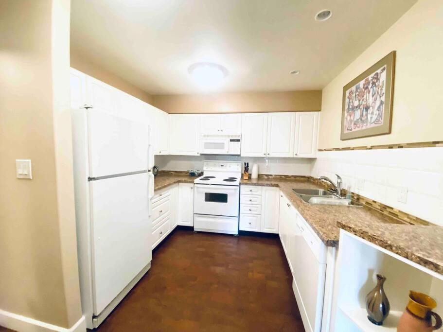 Amazing Location 2 Bedroom Minutes From Downtown Βικτώρια Εξωτερικό φωτογραφία