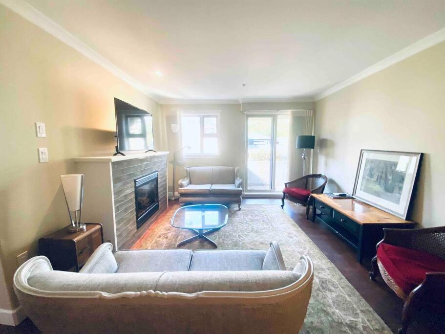 Amazing Location 2 Bedroom Minutes From Downtown Βικτώρια Εξωτερικό φωτογραφία