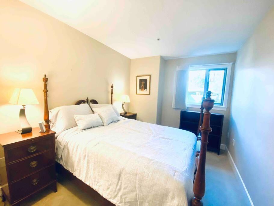 Amazing Location 2 Bedroom Minutes From Downtown Βικτώρια Εξωτερικό φωτογραφία